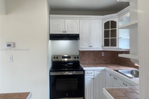 House in Miami, Florida 3 bedrooms, 91.04 sq.m. № 1986201 - photo 3