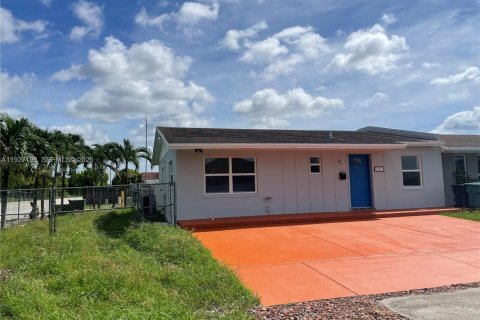 House in Miami, Florida 3 bedrooms, 91.04 sq.m. № 1986201 - photo 4