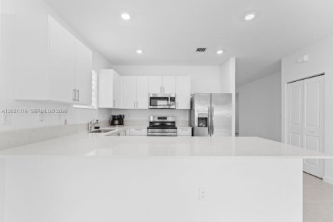 Villa ou maison à vendre à Miami, Floride: 3 chambres, 173.73 m2 № 2263743 - photo 9