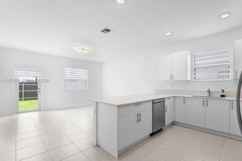 Villa ou maison à vendre à Miami, Floride: 3 chambres, 173.73 m2 № 2263743 - photo 8