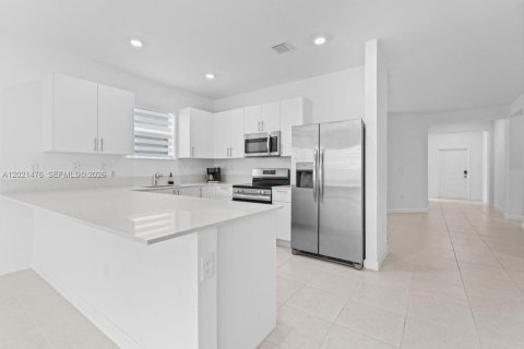 Villa ou maison à vendre à Miami, Floride: 3 chambres, 173.73 m2 № 2263743 - photo 6
