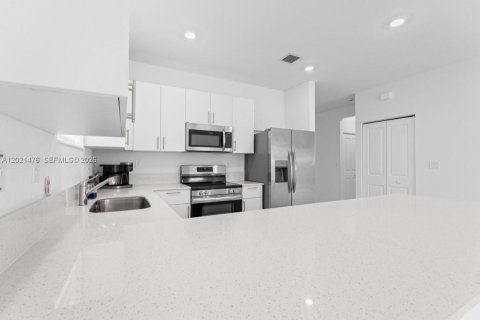 Villa ou maison à vendre à Miami, Floride: 3 chambres, 173.73 m2 № 2263743 - photo 11
