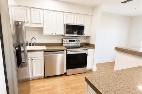 Condo in Apopka, Florida, 2 bedrooms  № 2151677 - photo 4