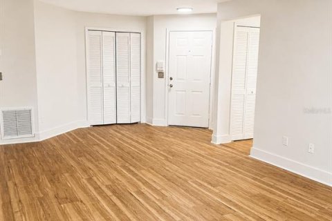 Condo in Apopka, Florida, 2 bedrooms  № 2151677 - photo 5