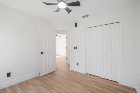 House in Apopka, Florida 4 bedrooms, 182 sq.m. № 2114389 - photo 18