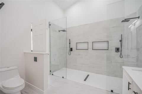 House in Apopka, Florida 4 bedrooms, 182 sq.m. № 2114389 - photo 4
