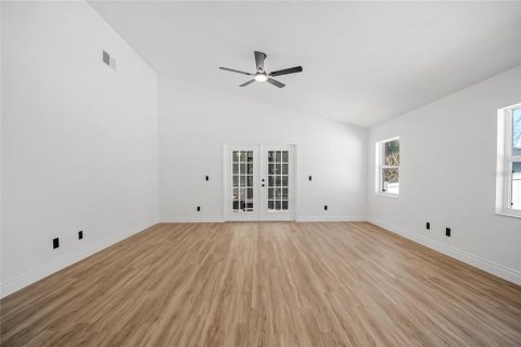House in Apopka, Florida 4 bedrooms, 182 sq.m. № 2114389 - photo 26