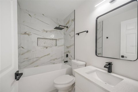 House in Apopka, Florida 4 bedrooms, 182 sq.m. № 2114389 - photo 21