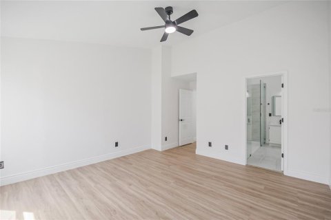 House in Apopka, Florida 4 bedrooms, 182 sq.m. № 2114389 - photo 29