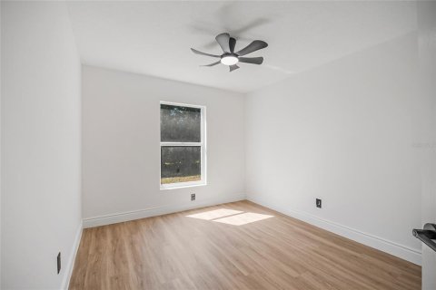 House in Apopka, Florida 4 bedrooms, 182 sq.m. № 2114389 - photo 10