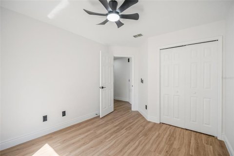 House in Apopka, Florida 4 bedrooms, 182 sq.m. № 2114389 - photo 11