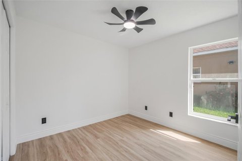 House in Apopka, Florida 4 bedrooms, 182 sq.m. № 2114389 - photo 19