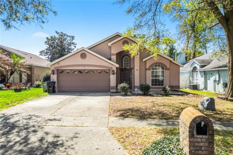 House in Apopka, Florida 4 bedrooms, 182 sq.m. № 2114389