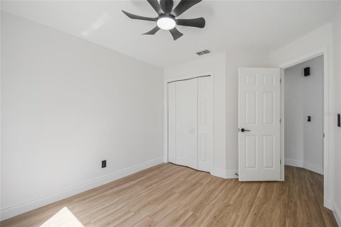 House in Apopka, Florida 4 bedrooms, 182 sq.m. № 2114389 - photo 28