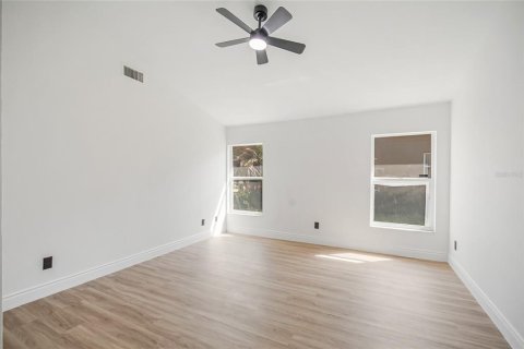 House in Apopka, Florida 4 bedrooms, 182 sq.m. № 2114389 - photo 30