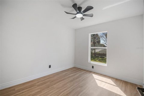 House in Apopka, Florida 4 bedrooms, 182 sq.m. № 2114389 - photo 17
