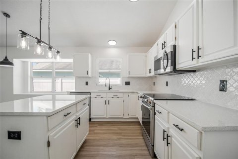 House in Apopka, Florida 4 bedrooms, 182 sq.m. № 2114389 - photo 9