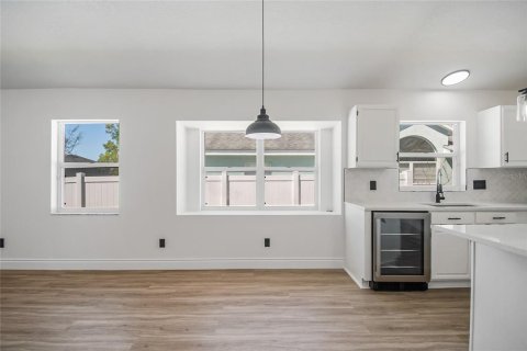House in Apopka, Florida 4 bedrooms, 182 sq.m. № 2114389 - photo 3