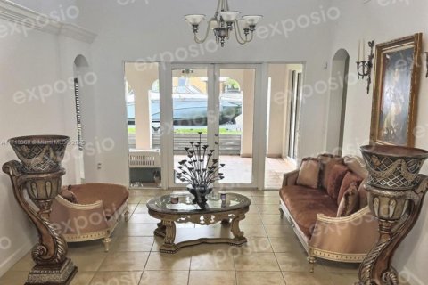 Casa en venta en Miami, Florida, 5 dormitorios, 314.47 m2 № 1730603 - foto 2