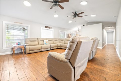 Casa en venta en Winter Haven, Florida, 3 dormitorios, 259.2 m2 № 1774827 - foto 9