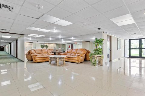 Condo in Hallandale Beach, Florida, 3 bedrooms  № 1177202 - photo 1