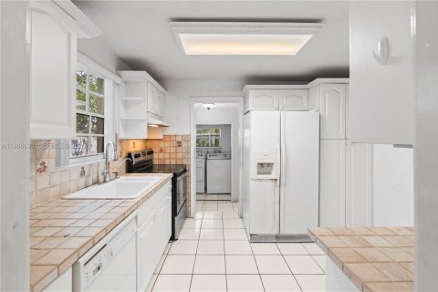 Купить виллу или дом в Майами, Флорида 4 спальни, 164.07м2, № 2048379 - фото 17