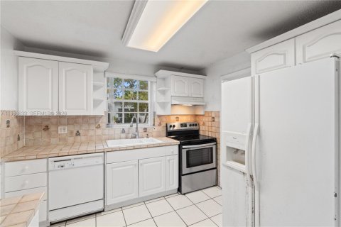 Купить виллу или дом в Майами, Флорида 4 спальни, 164.07м2, № 2048379 - фото 18