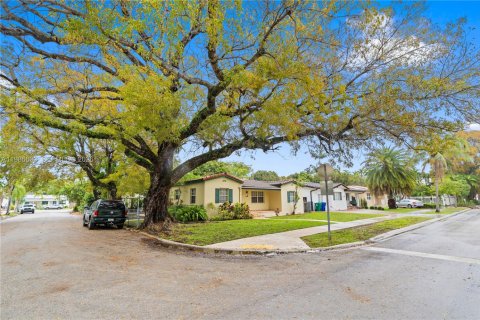 Купить виллу или дом в Майами, Флорида 4 спальни, 164.07м2, № 2048379 - фото 2