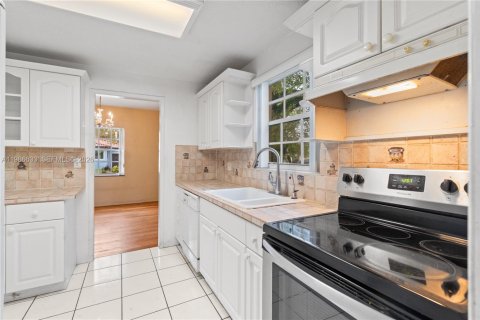 Купить виллу или дом в Майами, Флорида 4 спальни, 164.07м2, № 2048379 - фото 19