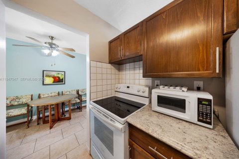 Купить кондоминиум в Майами, Флорида 1 спальня, 57.6м2, № 2003238 - фото 6