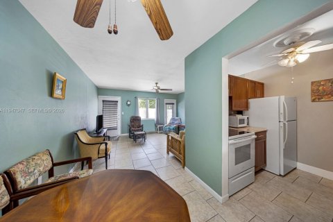 Купить кондоминиум в Майами, Флорида 1 спальня, 57.6м2, № 2003238 - фото 8