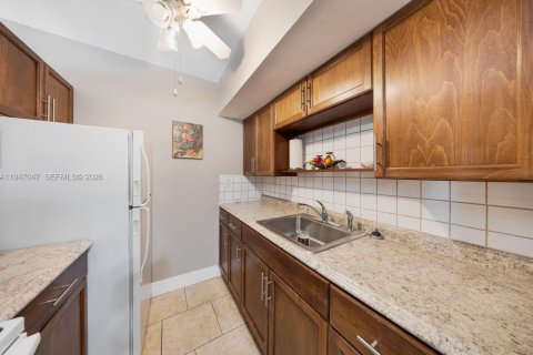 Купить кондоминиум в Майами, Флорида 1 спальня, 57.6м2, № 2003238 - фото 7