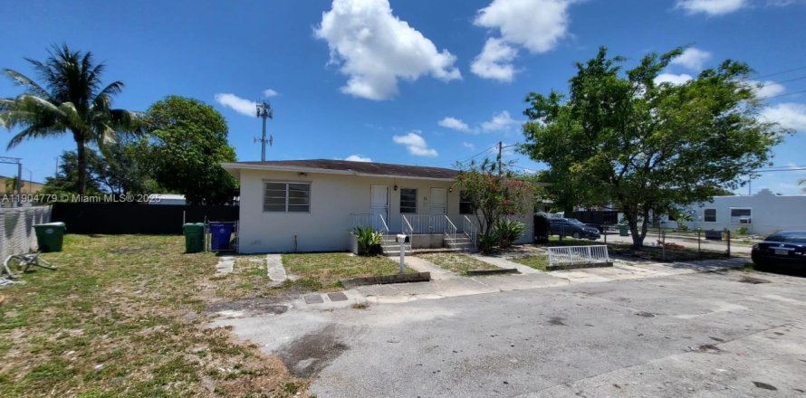 Propiedad comercial en Miami, Florida № 1955170