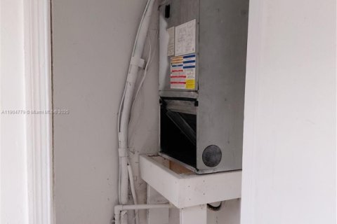 Propiedad comercial en venta en Miami, Florida № 1955170 - foto 17