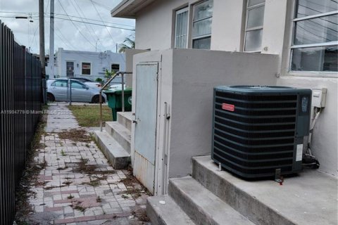 Propiedad comercial en venta en Miami, Florida № 1955170 - foto 18