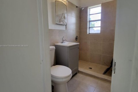 Propiedad comercial en venta en Miami, Florida № 1955170 - foto 9