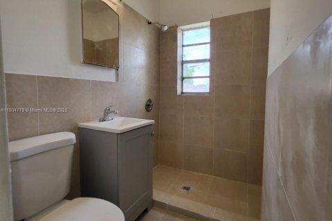 Propiedad comercial en venta en Miami, Florida № 1955170 - foto 3