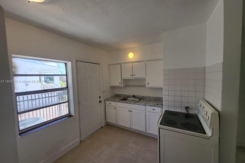 Propiedad comercial en venta en Miami, Florida № 1955170 - foto 10