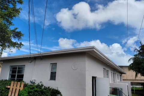 Propiedad comercial en venta en Miami, Florida № 1955170 - foto 19