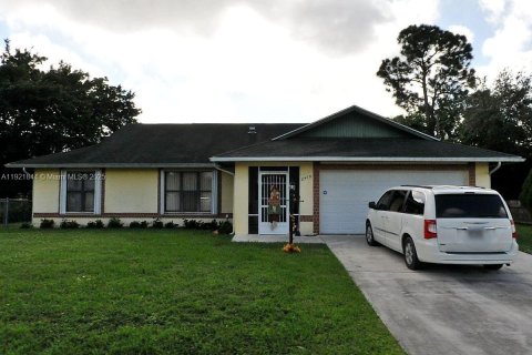 House in Port St. Lucie, Florida 3 bedrooms, 163.32 sq.m. № 2082759