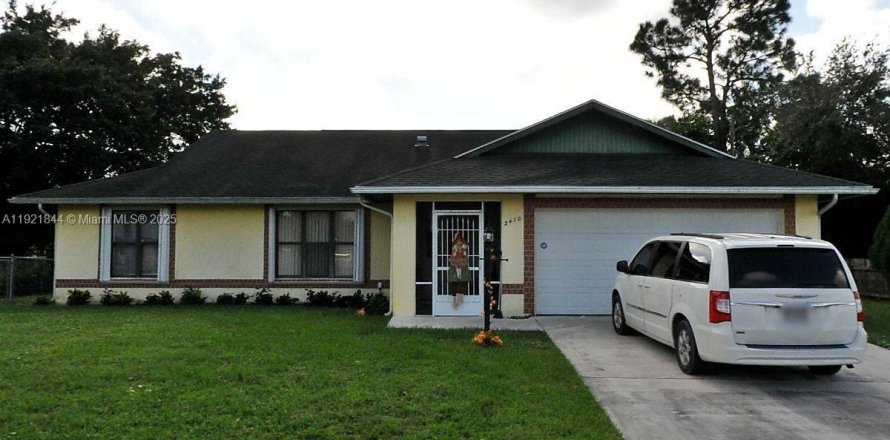 House in Port St. Lucie, Florida 3 bedrooms, 163.32 sq.m. № 2082759