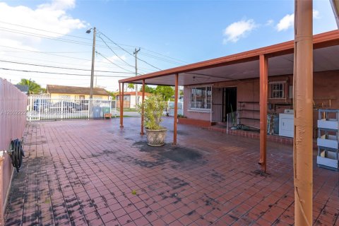 House in Miami, Florida 2 bedrooms, 137.59 sq.m. № 2066180 - photo 23