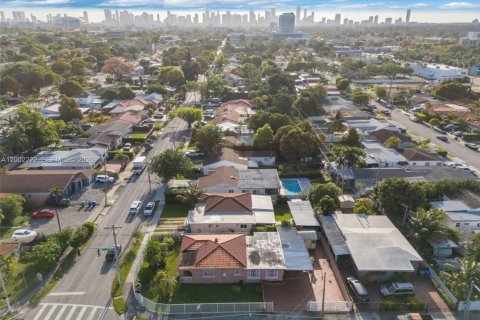 House in Miami, Florida 2 bedrooms, 137.59 sq.m. № 2066180 - photo 28