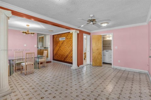 House in Miami, Florida 2 bedrooms, 137.59 sq.m. № 2066180 - photo 14