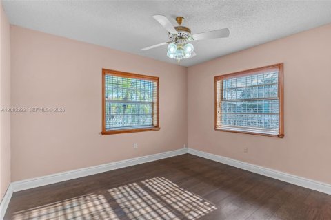 House in Miami, Florida 2 bedrooms, 137.59 sq.m. № 2066180 - photo 5