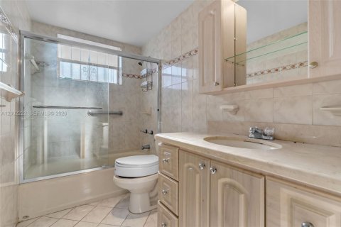 House in Miami, Florida 2 bedrooms, 137.59 sq.m. № 2066180 - photo 7