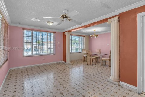 House in Miami, Florida 2 bedrooms, 137.59 sq.m. № 2066180 - photo 13