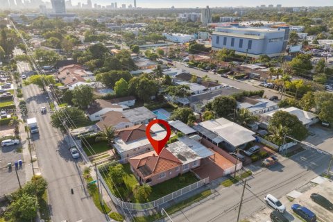 House in Miami, Florida 2 bedrooms, 137.59 sq.m. № 2066180 - photo 25