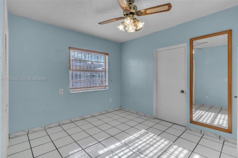 House in Miami, Florida 2 bedrooms, 137.59 sq.m. № 2066180 - photo 8