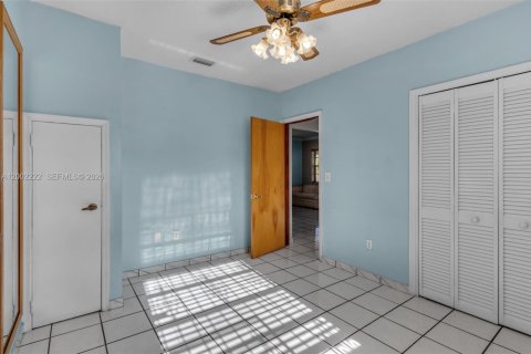 House in Miami, Florida 2 bedrooms, 137.59 sq.m. № 2066180 - photo 9